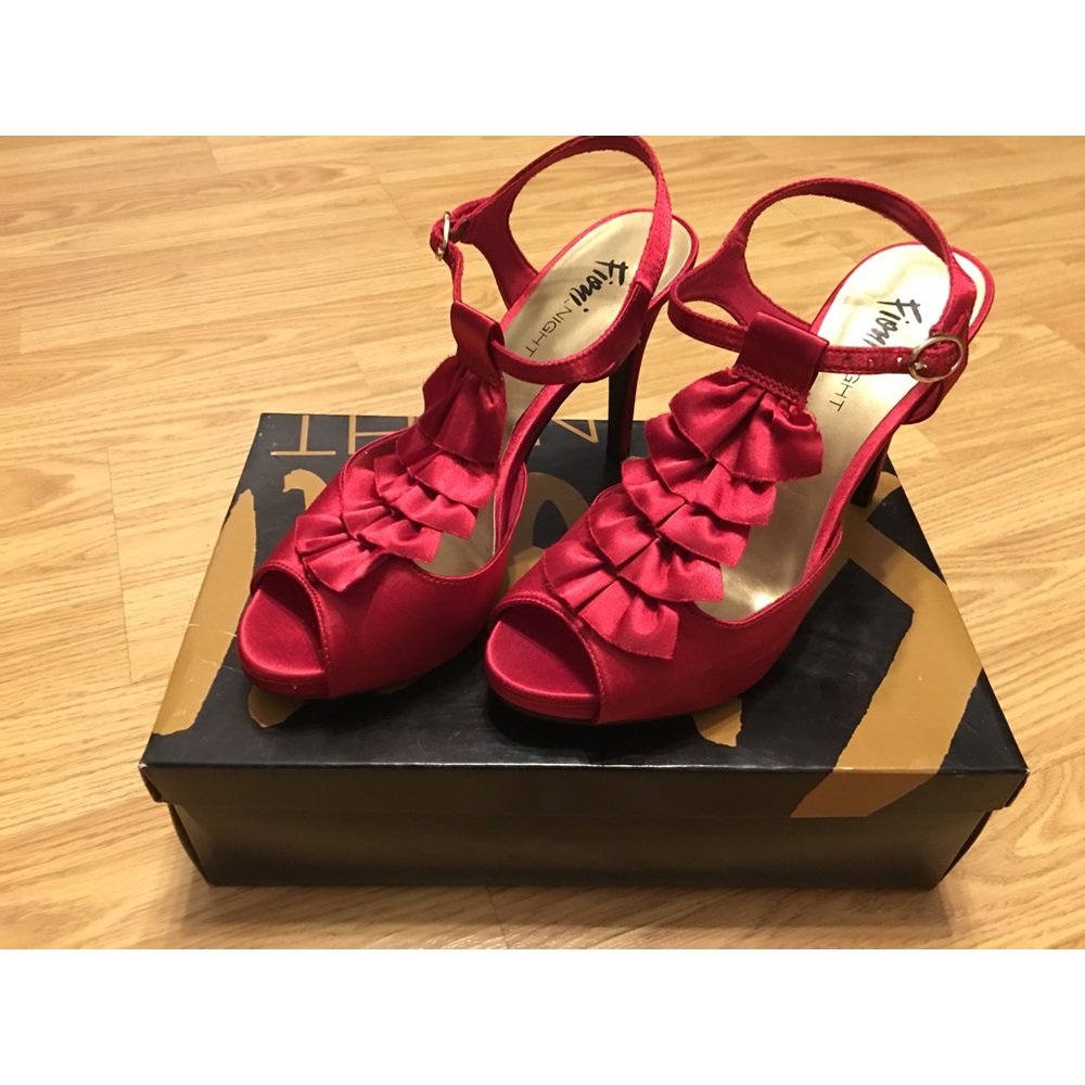 Like New With Box Fioni Night Red Heels